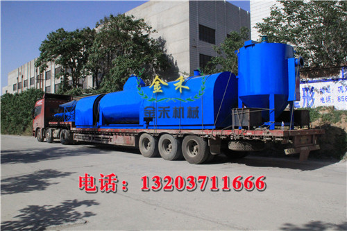 
工人們?cè)跓峄鸪斓臏?zhǔn)備發(fā)往襄樊的貨物